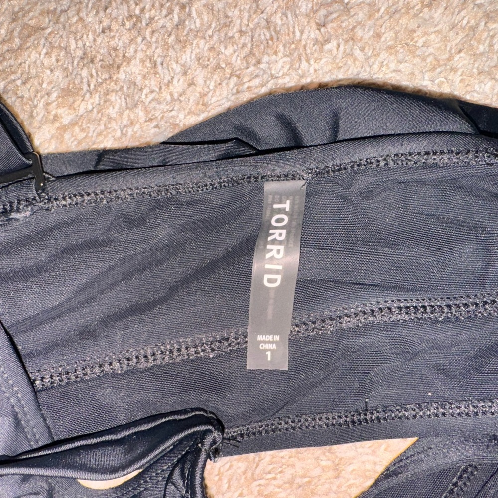 Torrid black size 1 swim top - Picture 3 of 3